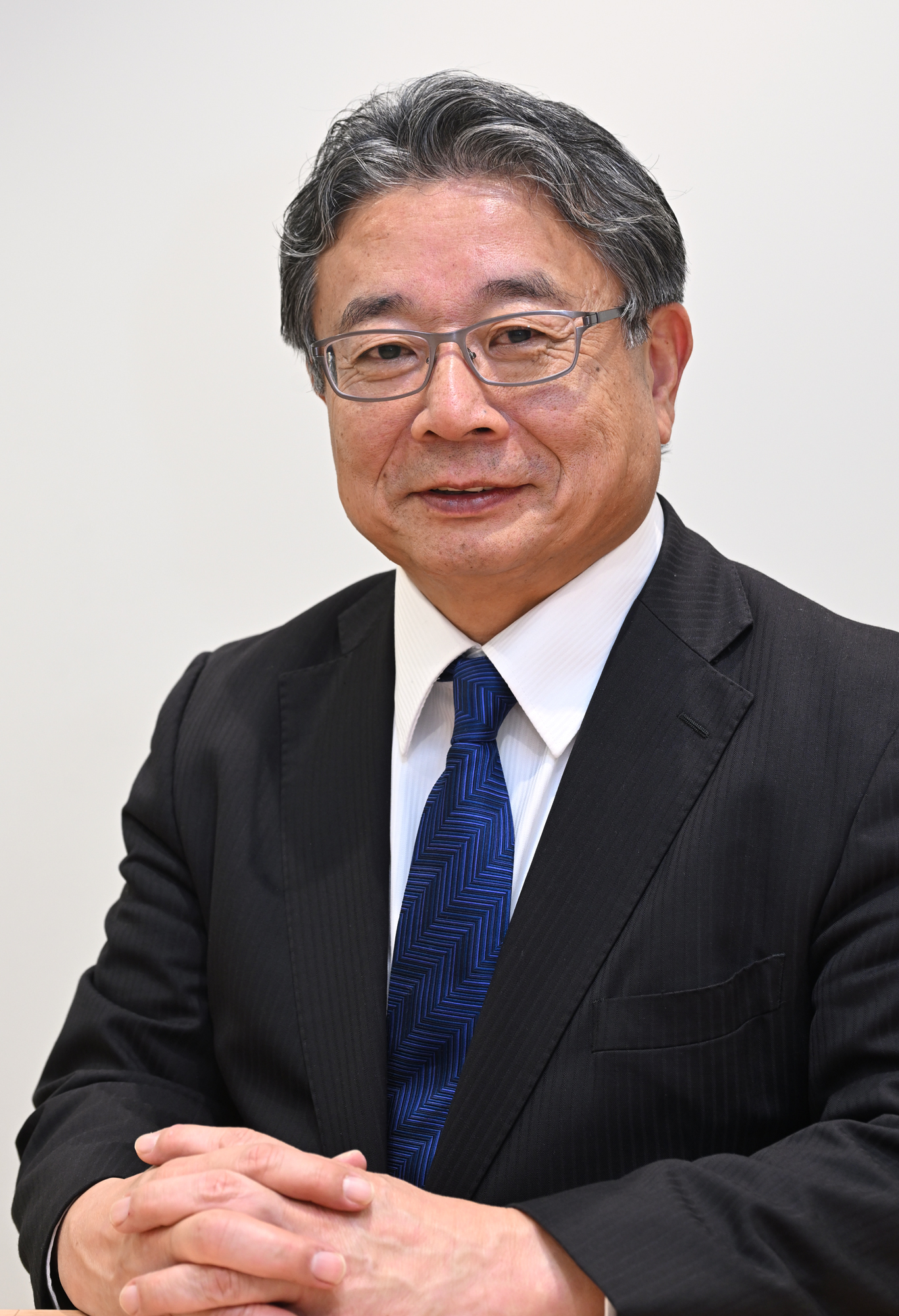 角田 克 氏