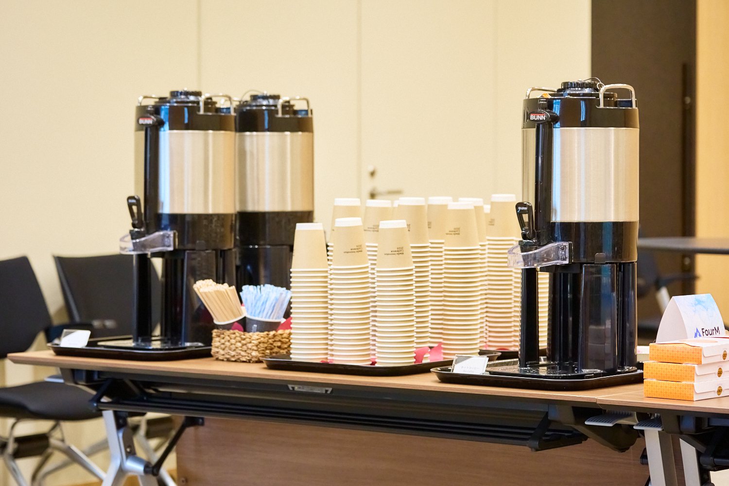 ネットワーキングラウンジのコーヒーステーション