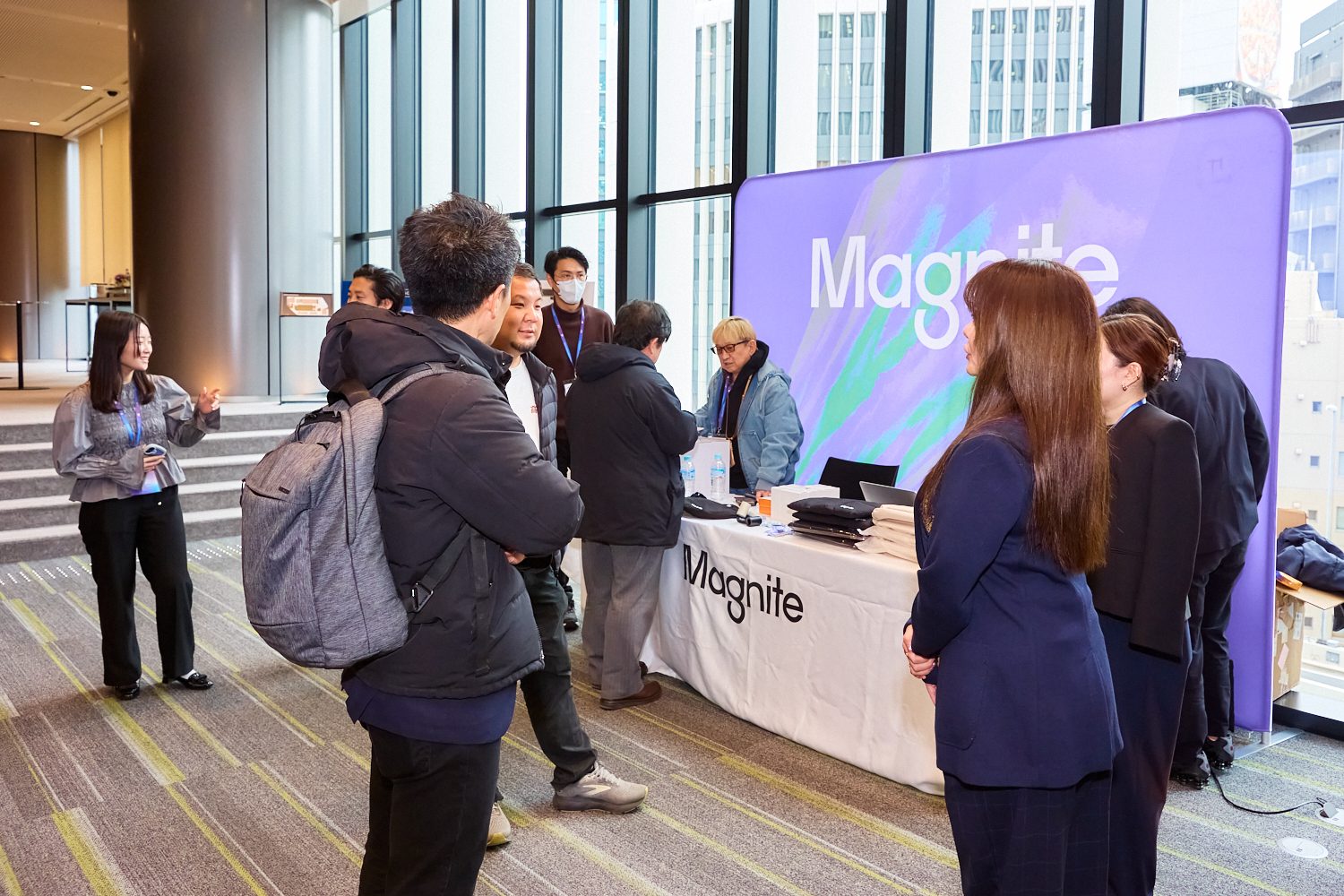 展示ブースでのネットワーキング風景
