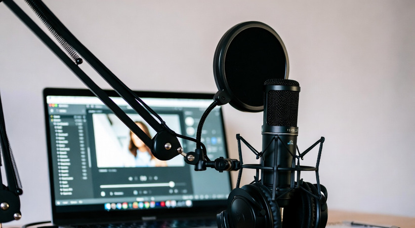 ポッドキャストがAM/FMラジオを初めて逆転、米国「話し言葉」聴取時間で歴史的転換点