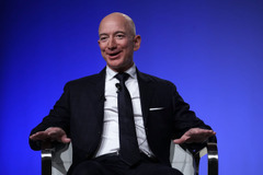 ジェフ・ベゾスはメディア業界も「独占」するか、出版システムをアマゾン流に改革 画像