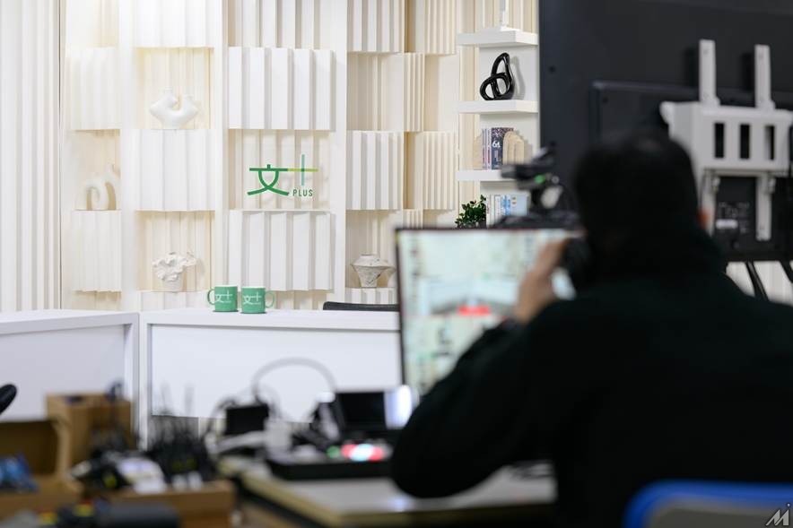 なぜ文春はYouTubeに本気なのか？動画責任者が語る「文藝春秋PLUS」の勝算と“オールドメディアの逆襲”