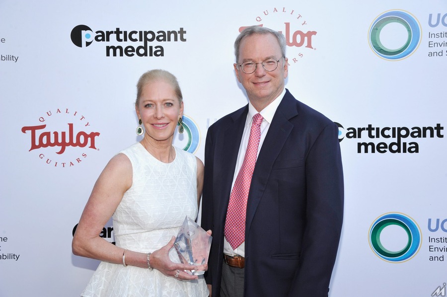 <p>2016年に行われたイベントで / BEVERLY HILLS, CALIFORNIA – MARCH 24:  Wendy Schmidt and Eric Schmidt attend UCLA Institute of the Environment and Sustainability annual Gala on March 24, 2016 in Beverly Hills, California.  (Photo by John Sciulli/Getty Images for dOMAIN Integrated)</p>