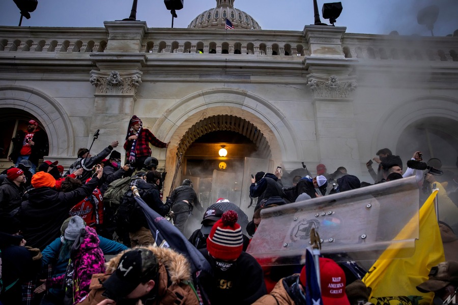 <p>1月のトランプ支持者による議会襲撃(photo by Brent Stirton/Getty Images)</p>