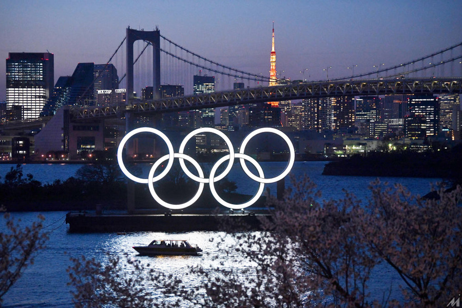 <p>TOKYO, JAPAN – MARCH 25: A boat sails past the Tokyo 2020 Olympic Rings on March 25, 2020 in Tokyo, Japan. Following yesterdays announcement that the Tokyo 2020 Olympics will be postponed to 2021 because of the ongoing Covid-19 coronavirus pandemic, IOC officials have said they hope to confirm a new Olympics date as soon as possible. (Photo by Carl Court/Getty Images)</p>