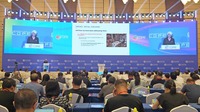 中国全国出版協会デジタル委員会の委員長、ヴィルジニー・クレイセン氏による基調講演