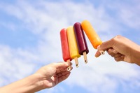 NYタイムズ、4人まで利用できる「ファミリーサブスクリプション」を開始──ブランド拡張へ全国ツアーやグッズ販売も