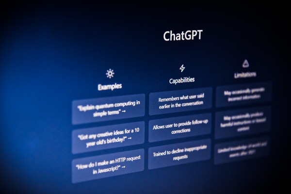 ChatGPTへのアクセスが減少傾向、その理由とは? 画像