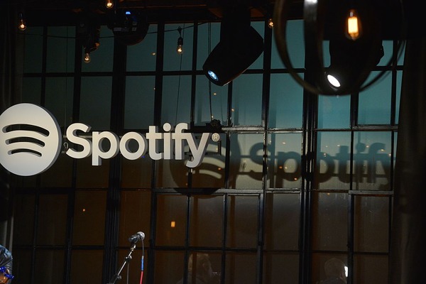 Spotify、2023年第3四半期決算、1年半ぶりの四半期黒字・・・株価10％上昇