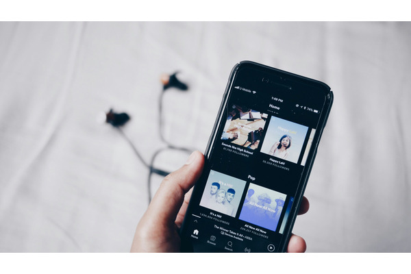 AI生成の「偽」ソングがSpotifyに出現、アーティストMurphy Campbellの名を騙る楽曲が配信され著作権システムの脆弱性が露呈