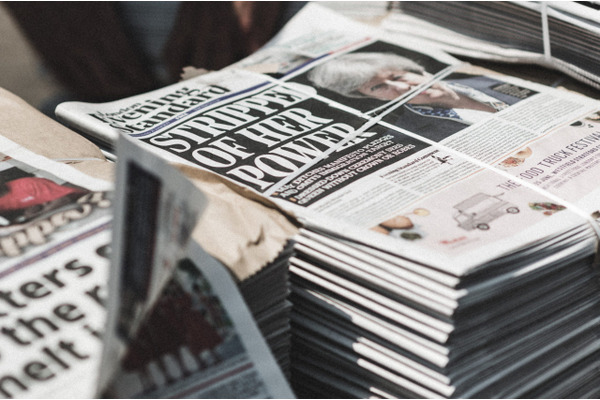 高齢化する新聞の購読層、イギリスでは半数が55歳以上に 画像