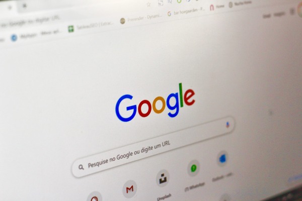 Google検索、速報性が高い検索結果に対して信頼度を警告する新機能・・・ユーザーに情報の再確認を促す